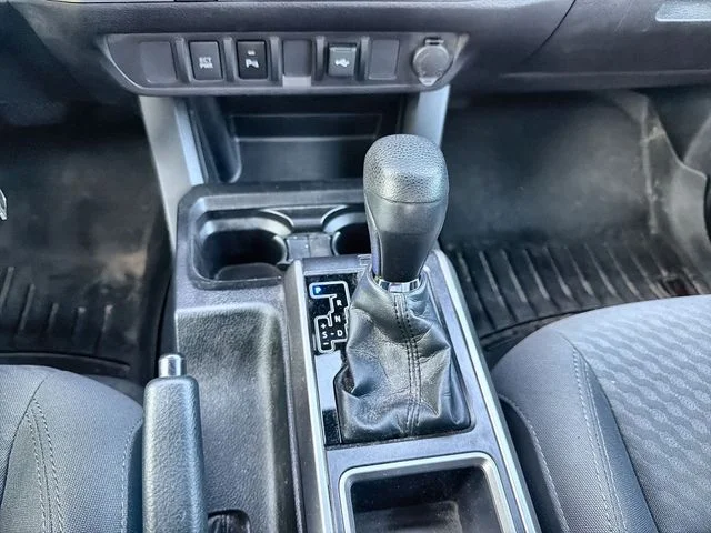 Used 2020 White Toyota SR5 image 20
