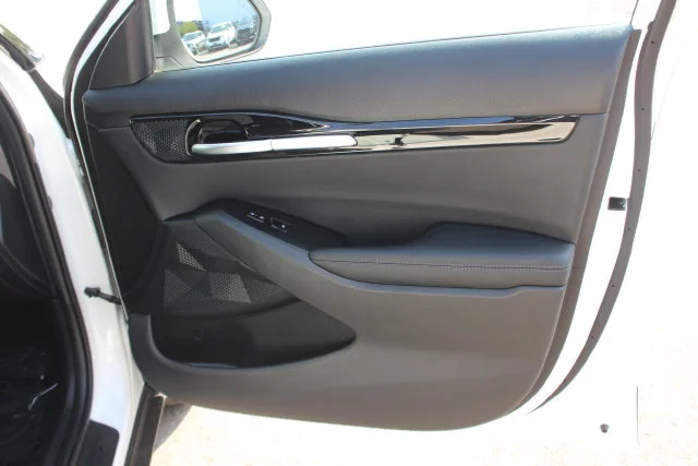 Used 2024 White Kia S image 32