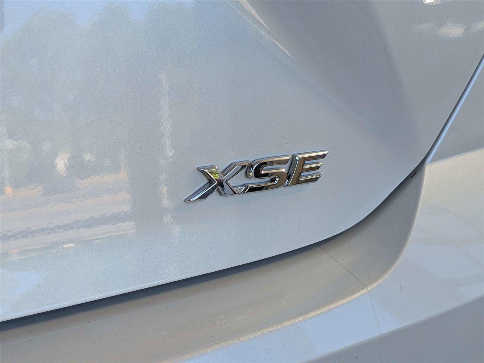 2025 Toyota Camry XSE - Photo 9