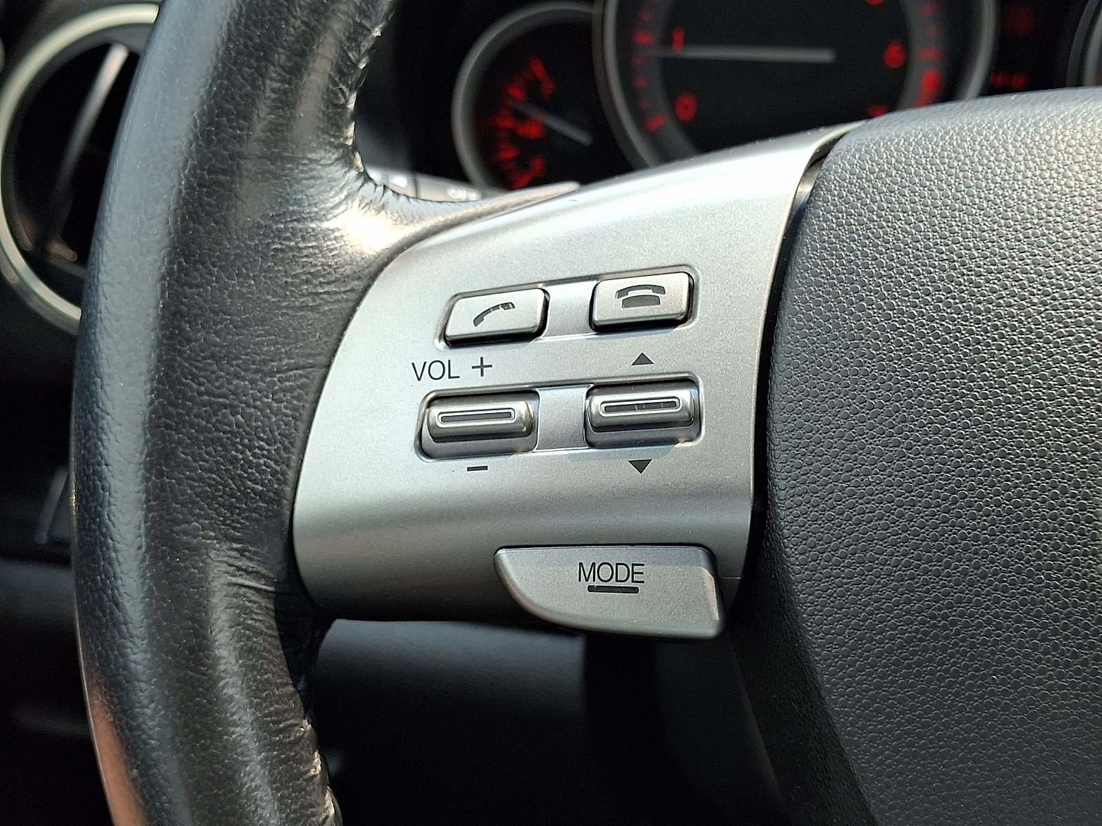 Used 2010 Brilliant Silver Metallic Mazda i Touring Plus image 21
