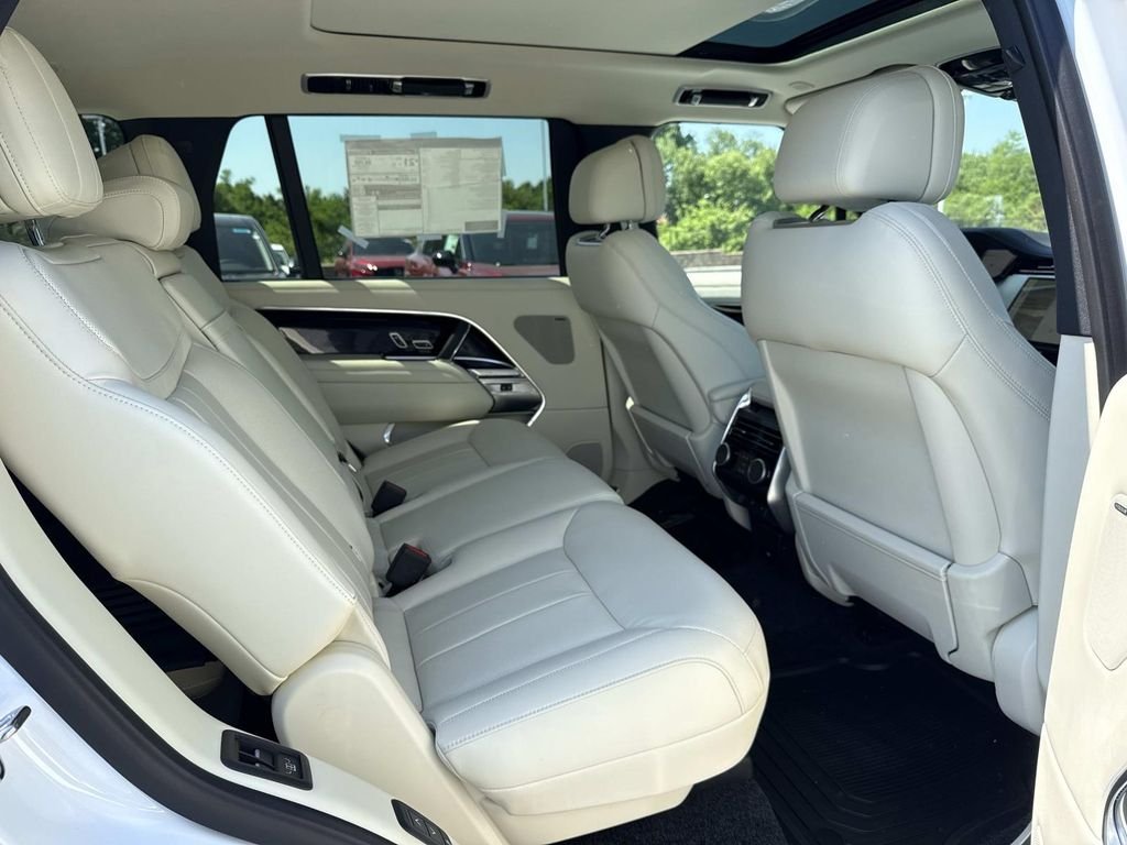 2025 Land Rover Range Rover SE - Photo 14