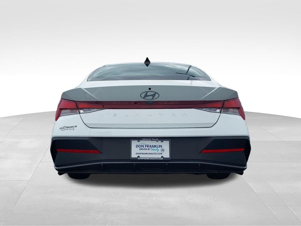 New 2026 White Hyundai SE image 4