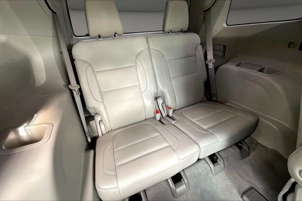 Used 2023 White GMC SLT image 28