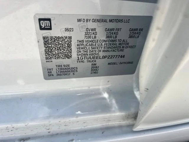 Used 2023 White GMC AT4 image 14
