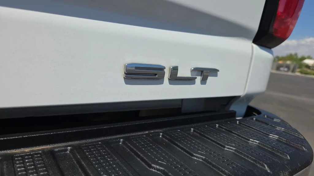 Used 2023 White GMC SLT image 33