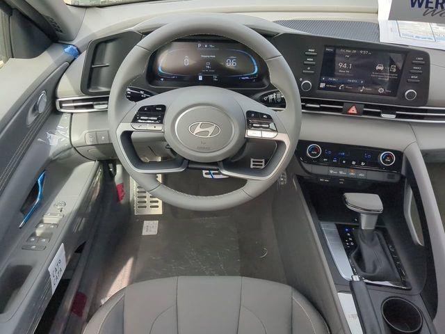 New 2025 White Hyundai SEL Sport image 15