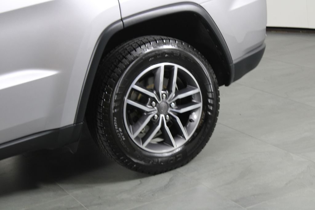 Used 2019 Silver Jeep Limited image 14