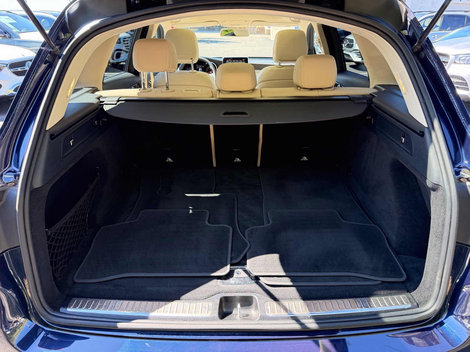 Used 2018  Mercedes-Benz GLC 300 image 30