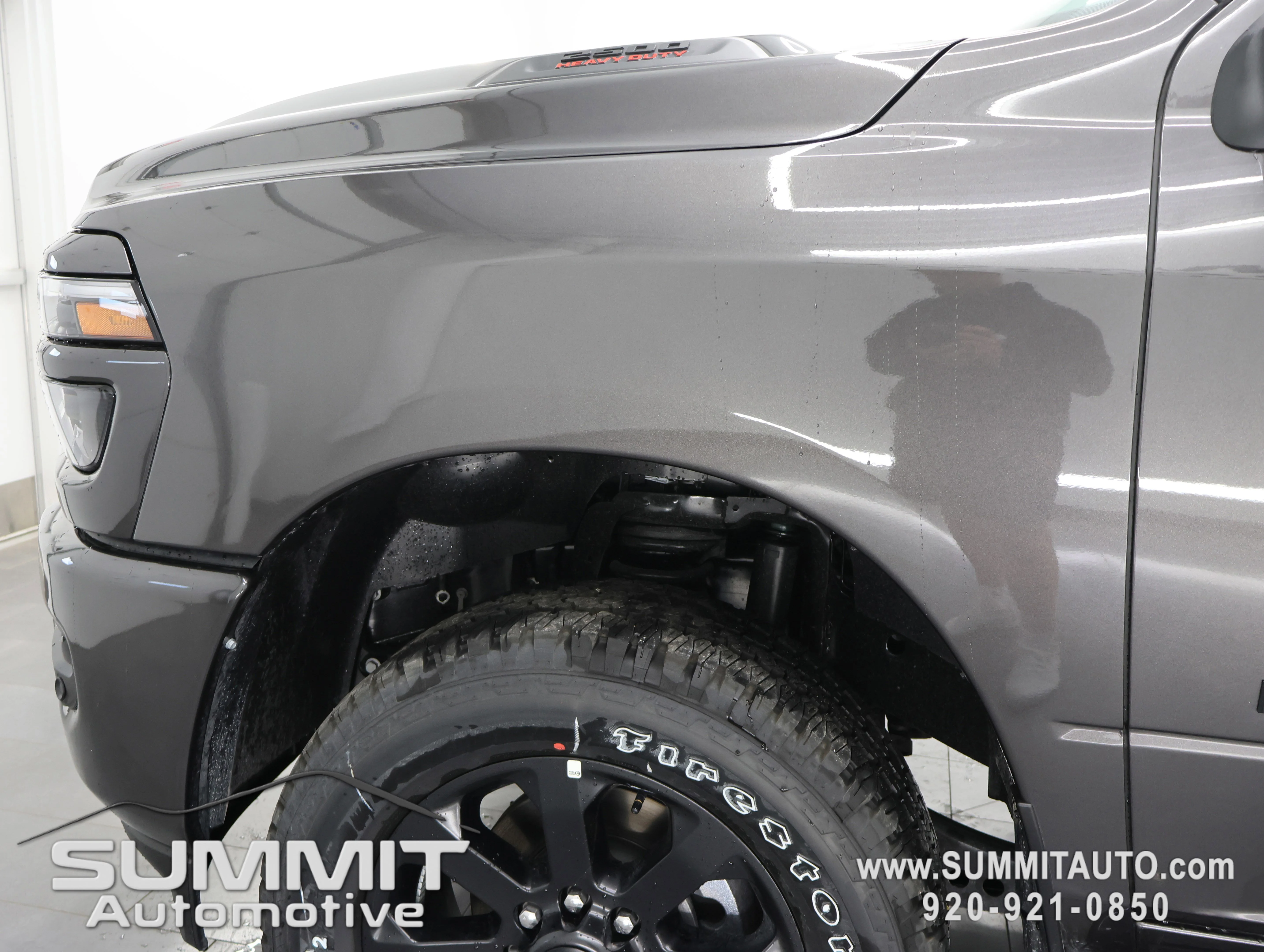 New 2026 Granite Crystal Metallic Clear-Coat Exterior Paint RAM Laramie image 33