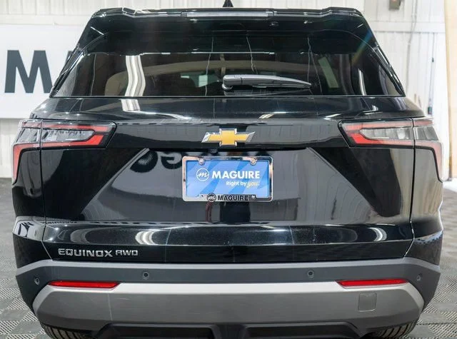 New 2027 Mosaic Black Metallic Chevrolet LT image 6