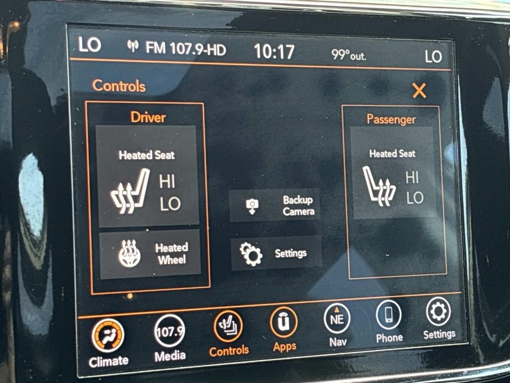 Used 2022 White Jeep Laredo X image 33