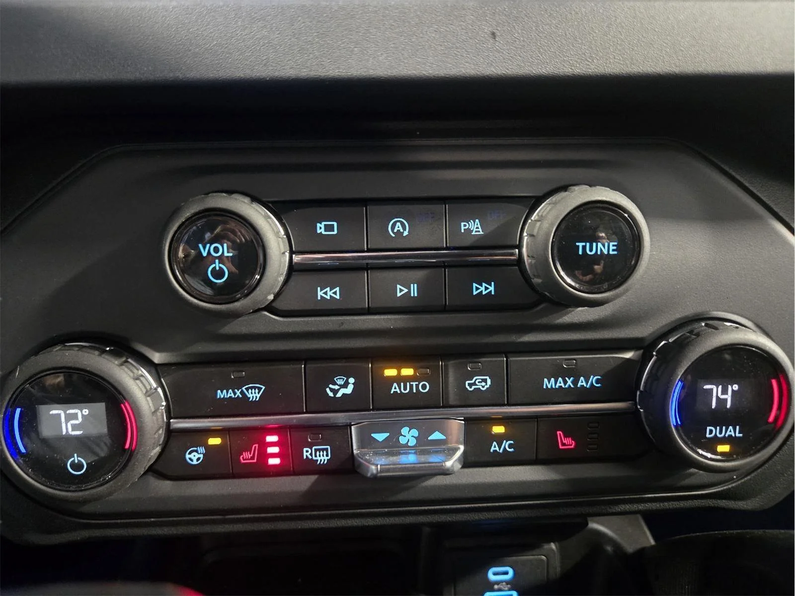 Used 2025 Oxford White Ford Outer Banks image 28