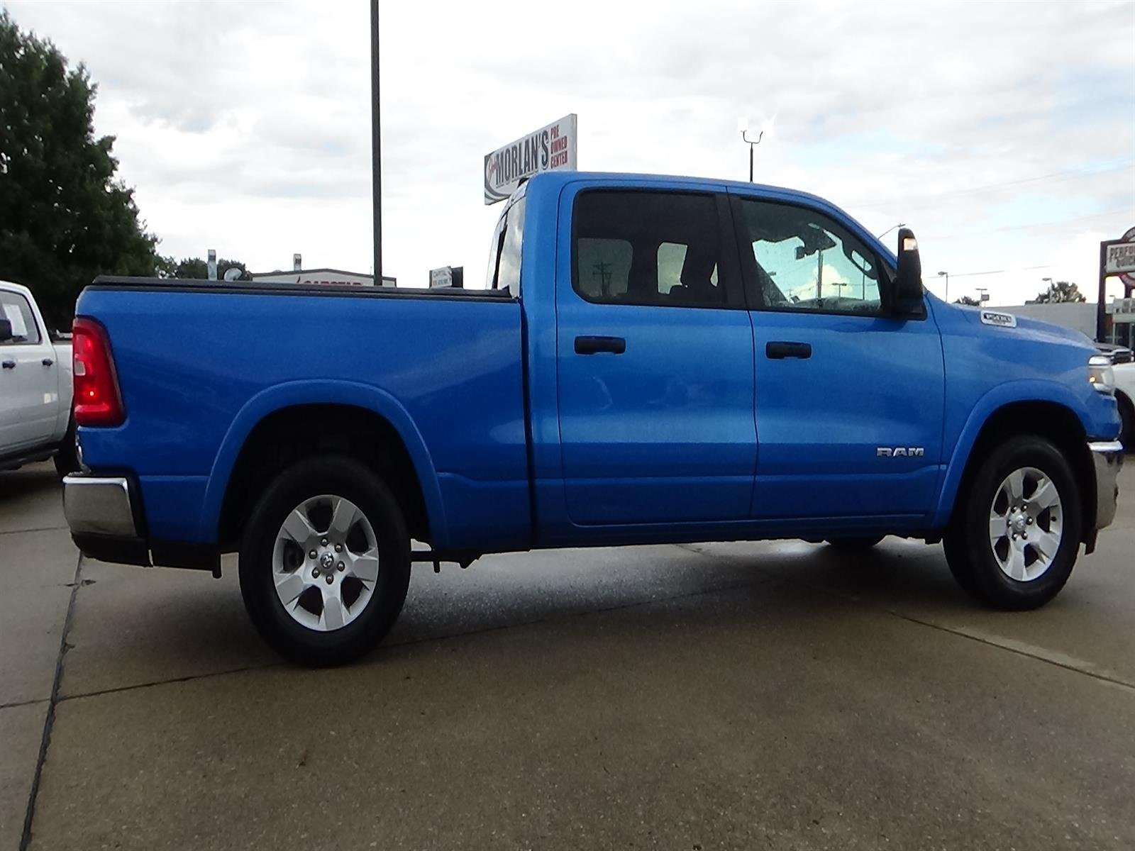 Used 2025 Hydro Blue Pearl Coat (pbj) RAM Big Horn image 5