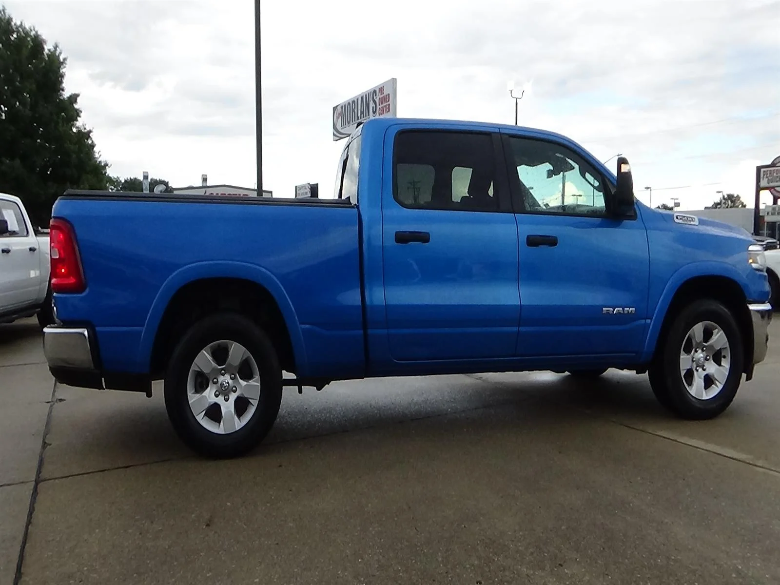 Certified Used 2025 Hydro Blue Pearl Coat (pbj) RAM Big Horn image 5