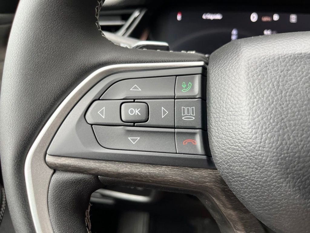 New 2026 Silver Zynith Exterior Paint Jeep Laredo Altitude image 29