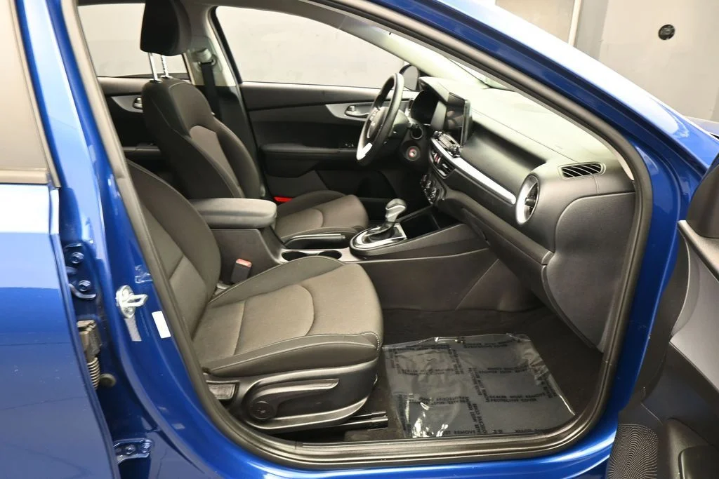 Used 2023 Deep Sea Blue Kia LXS image 32