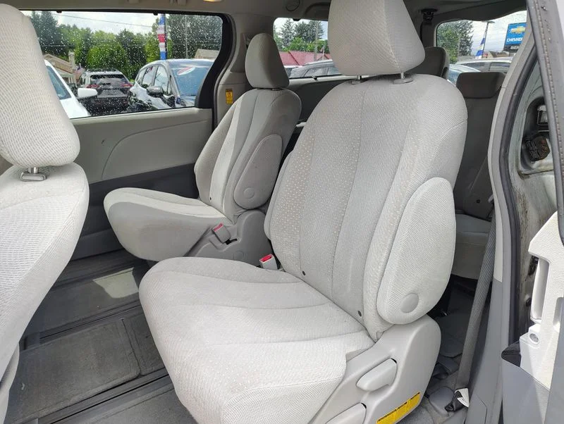 Used 2014 Silver Toyota LE image 9