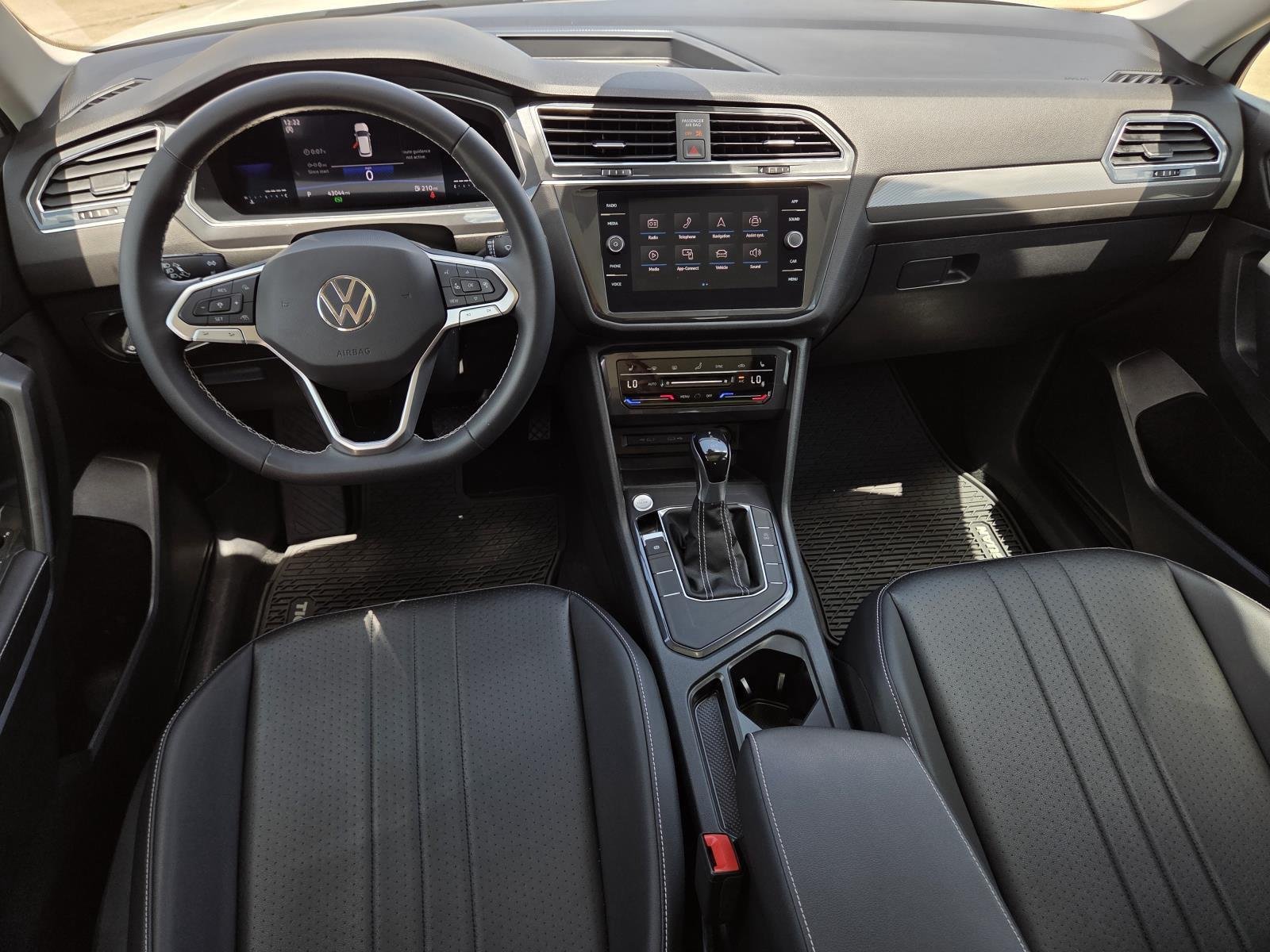 Used 2023 Opal White Pearl Volkswagen SE image 14