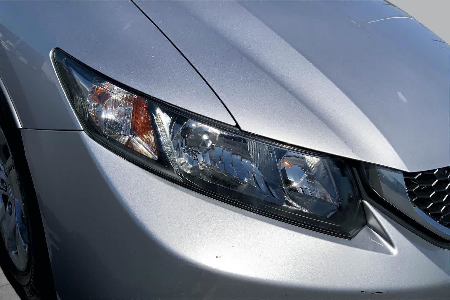 Used 2013 Alabaster Silver Metallic Honda LX image 26
