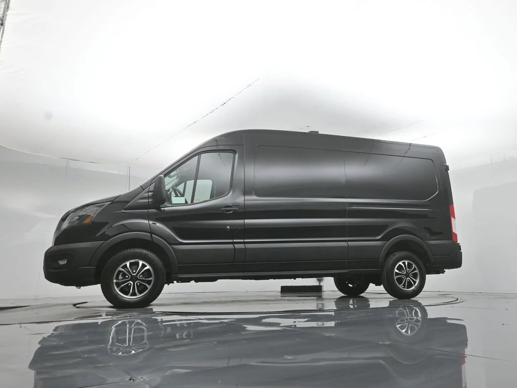 New 2026 Agate Black Metallic Ford Base image 50