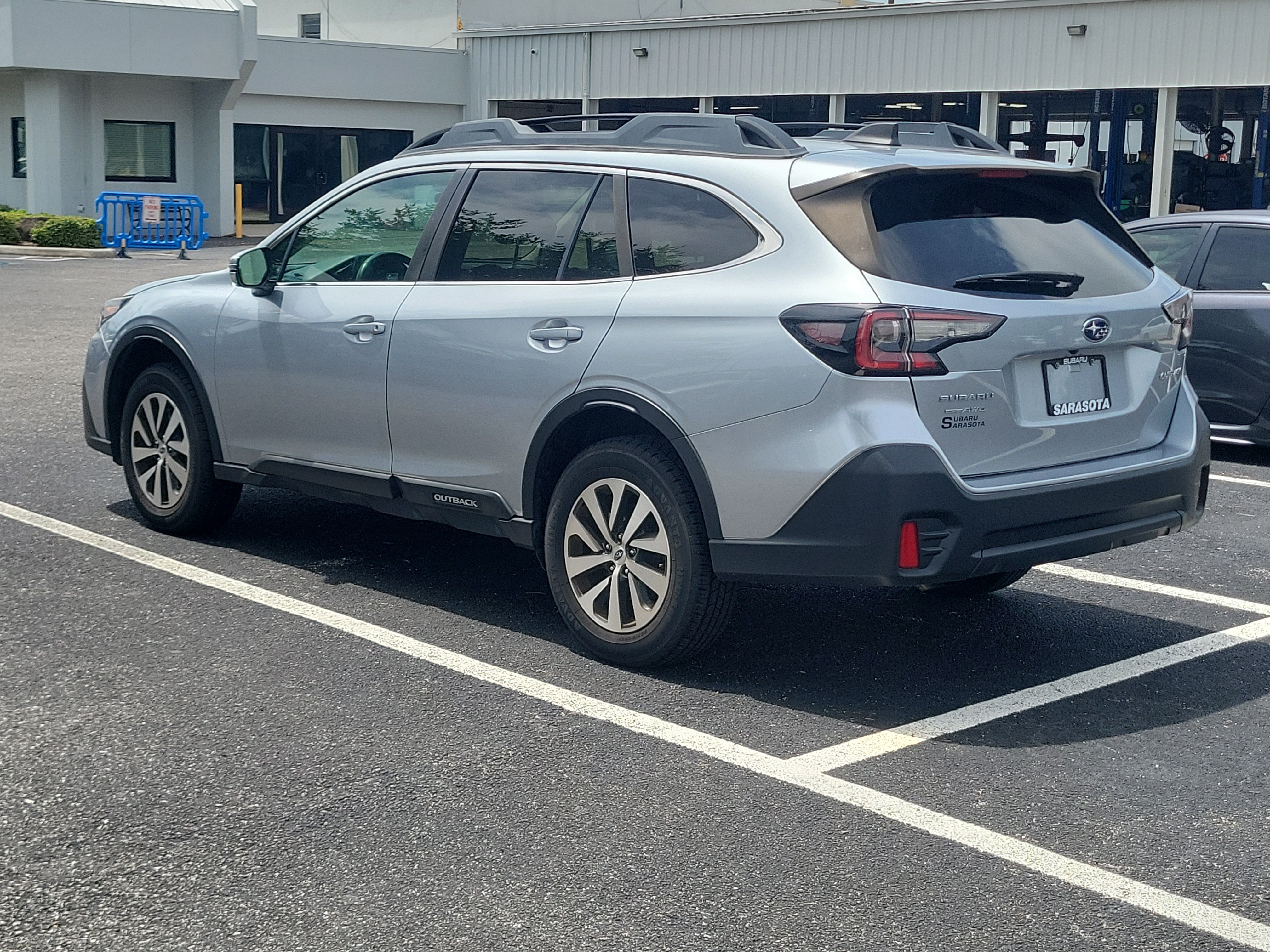 Used 2020 Ice Silver Metallic Subaru Premium image 7