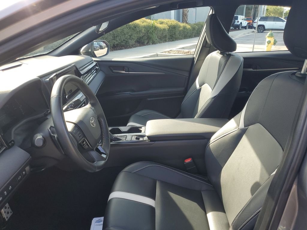 Used 2025  Toyota SE image 13