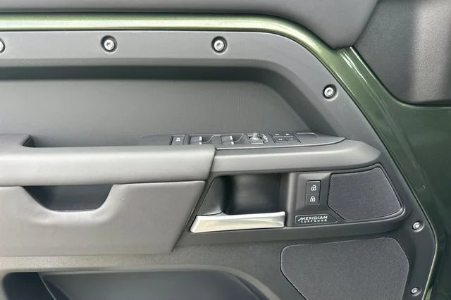 New 2026 Woolstone Green Land Rover X-Dynamic SE image 10