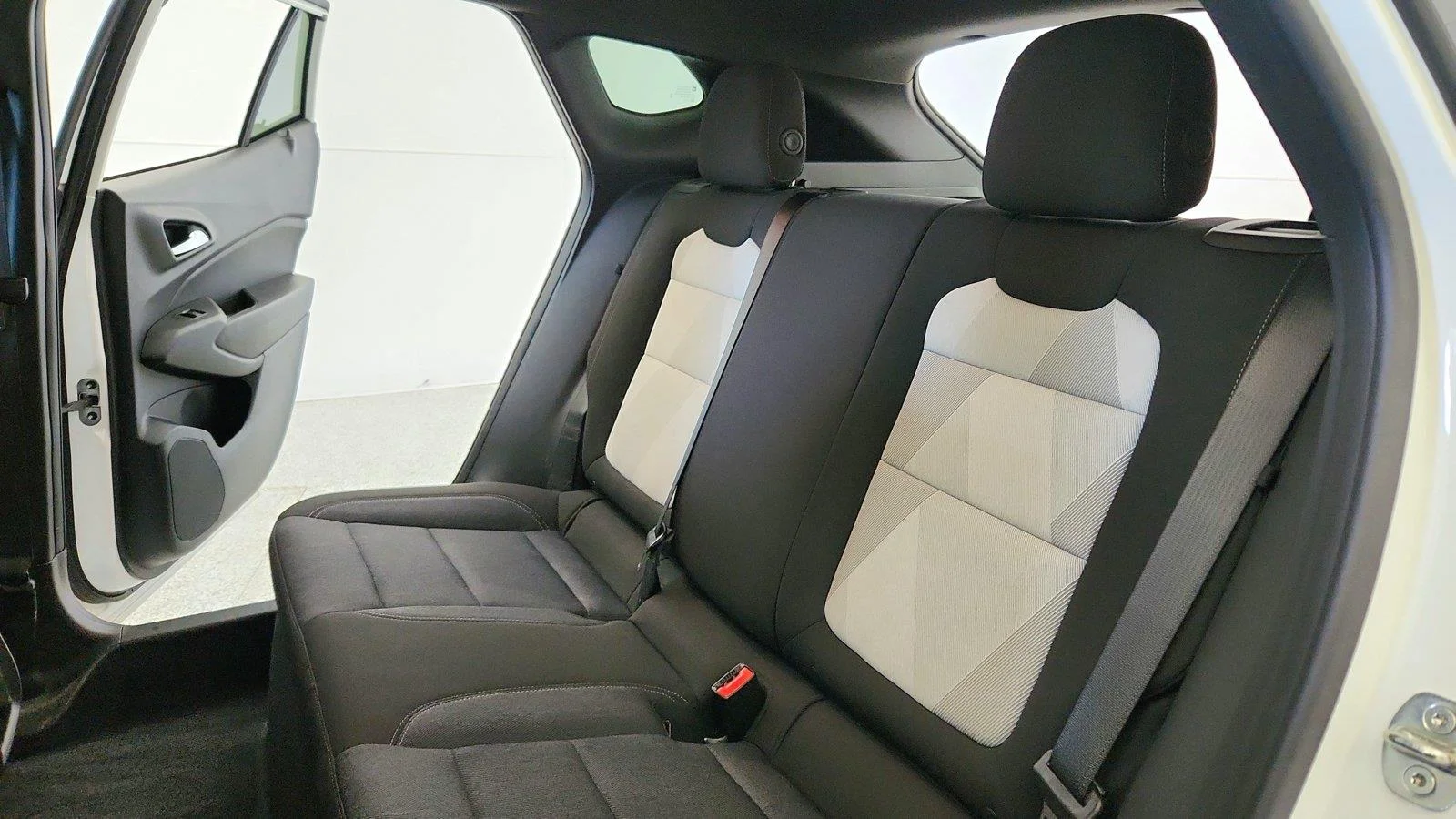 Used 2024 Summit White Chevrolet 1RS image 22