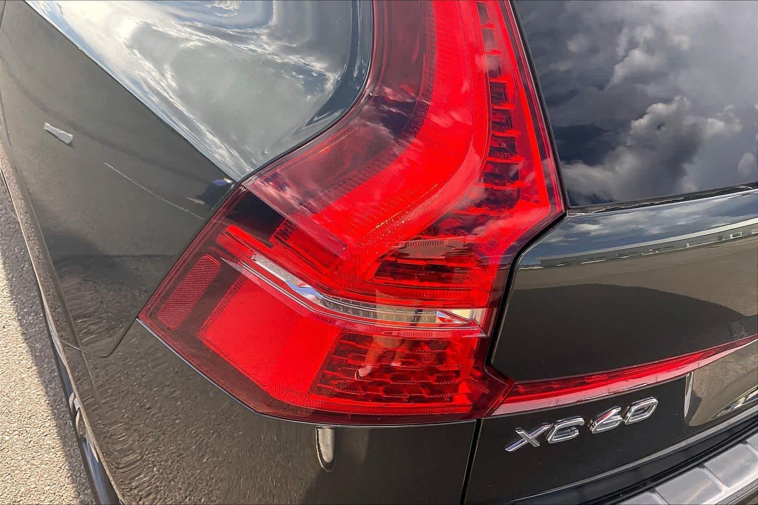 Used 2021  Volvo Momentum image 27