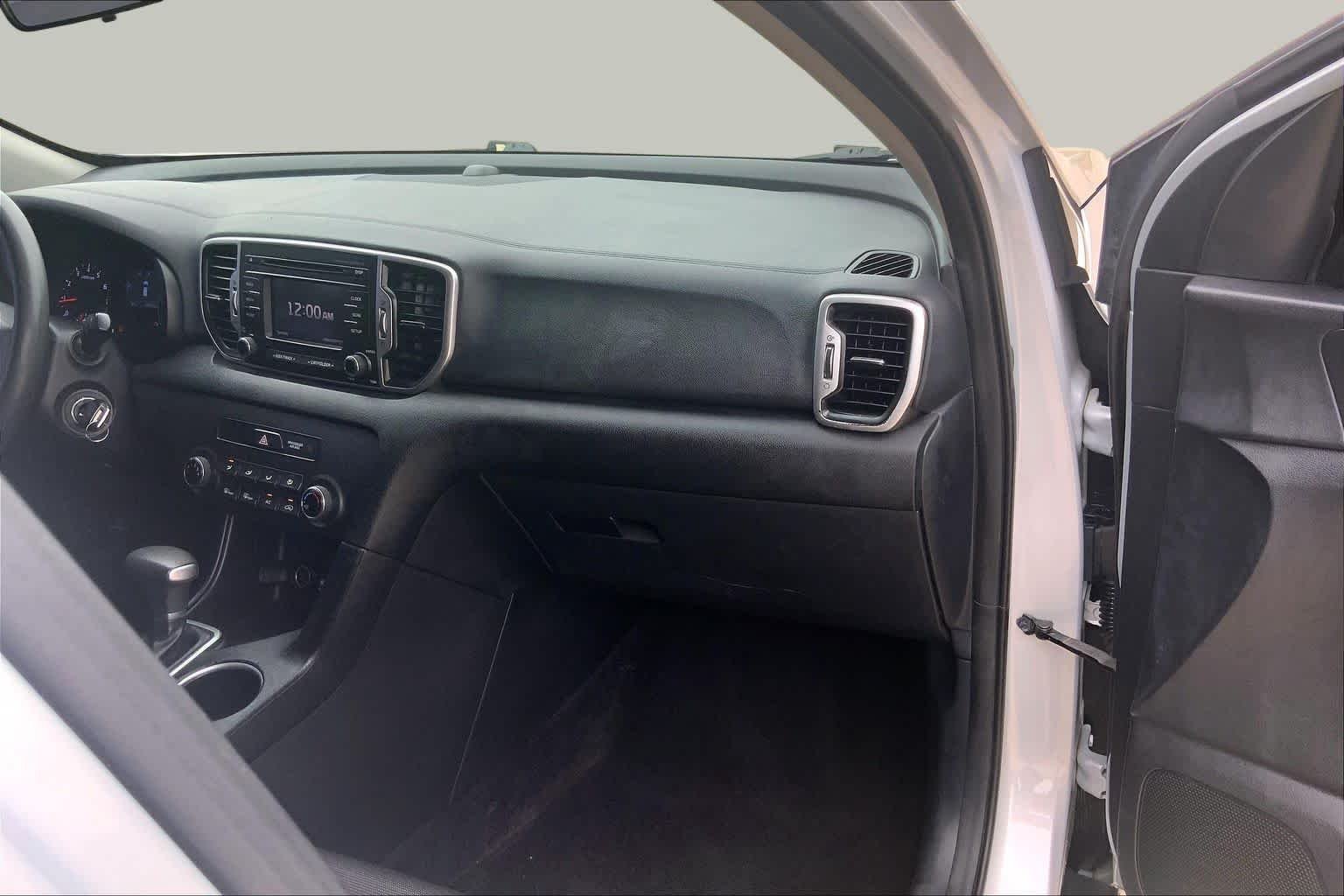 Used 2018 Sparkling Silver Kia LX image 19