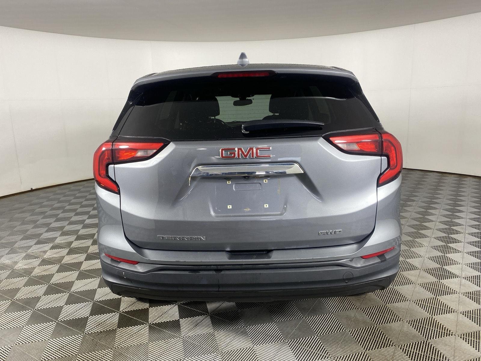 Used 2019 Satin Steel Metallic GMC SLE image 6