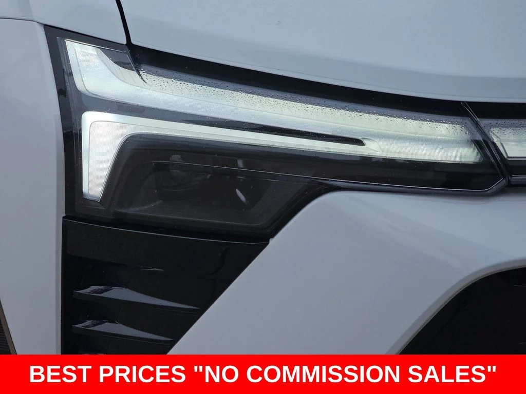 Used 2024 White Chevrolet RS image 35