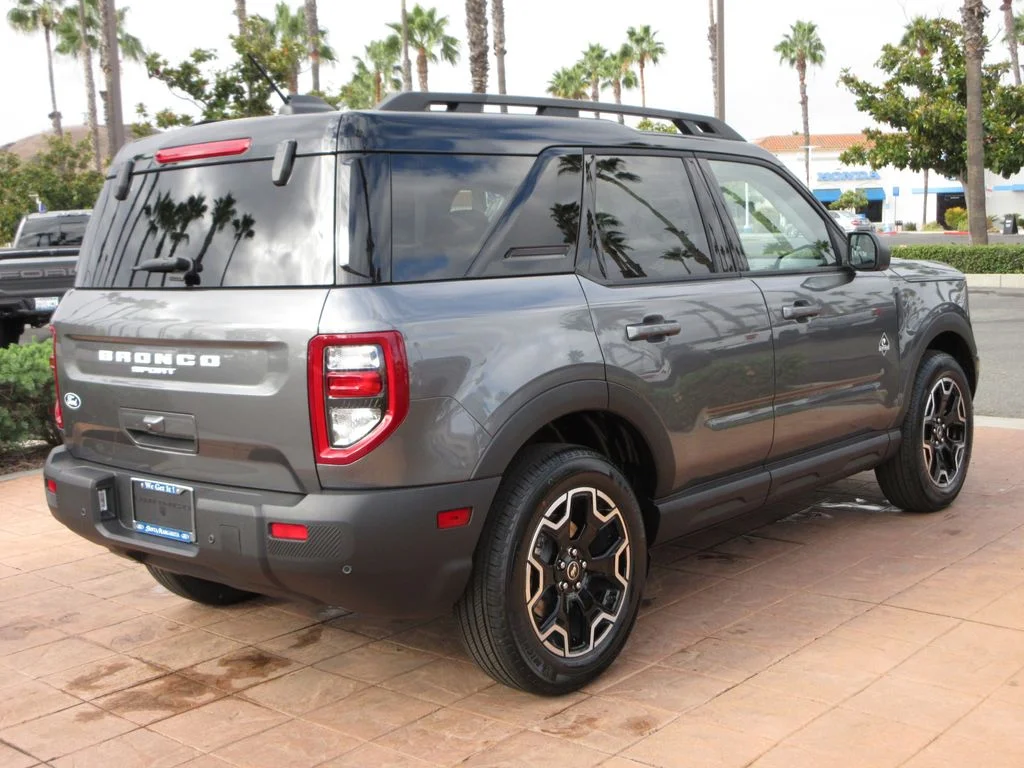 New 2026 Carbonized Gray Metallic Ford Outer Banks image 4