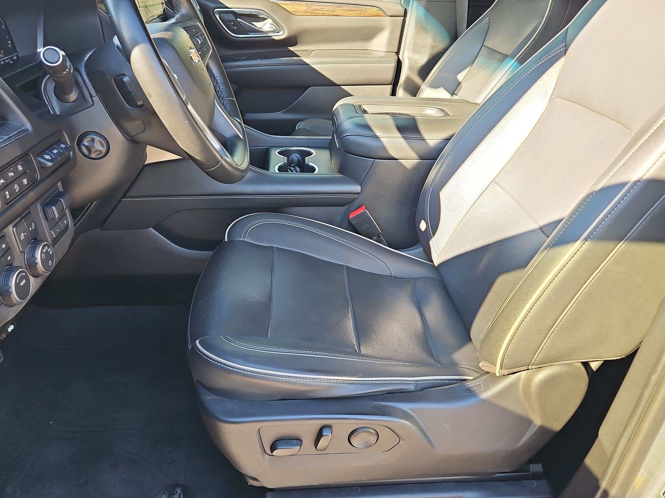 2023 Chevrolet Suburban Premier - Photo 25