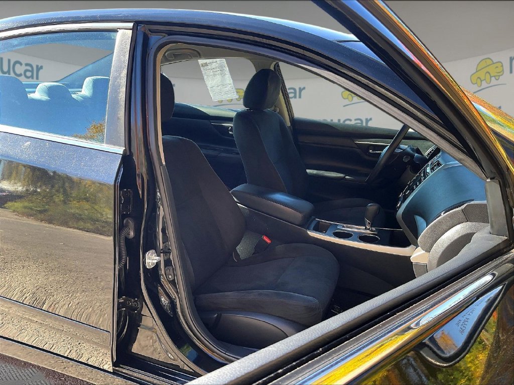 Used 2015 Black Nissan 2.5 S image 11