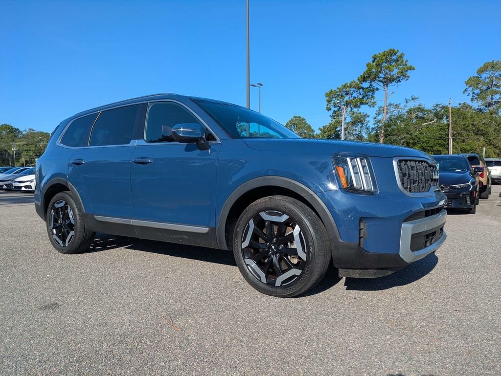 Used 2023 Black Kia EX image 1