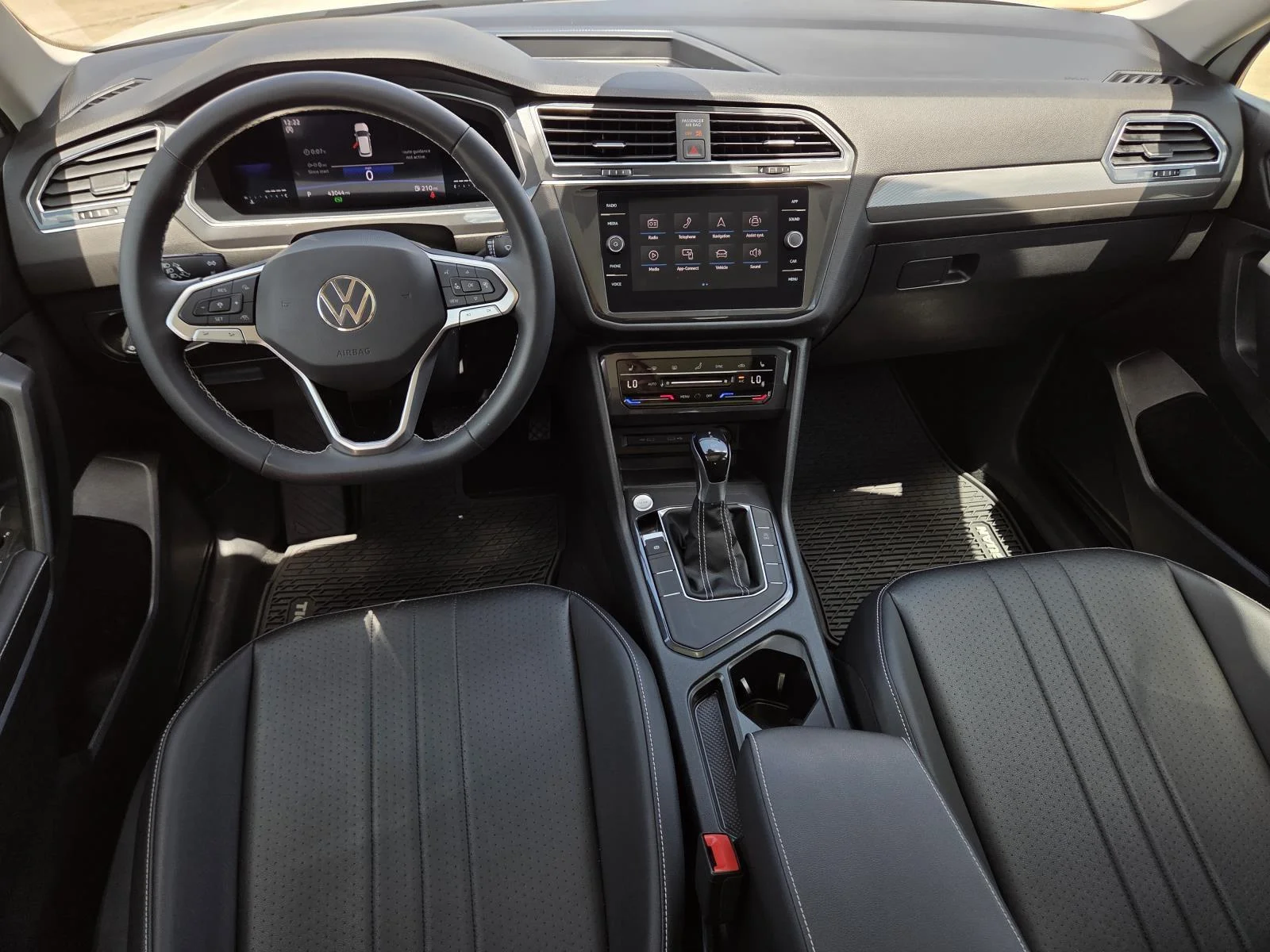 Used 2023 Opal White Pearl Volkswagen SE image 14