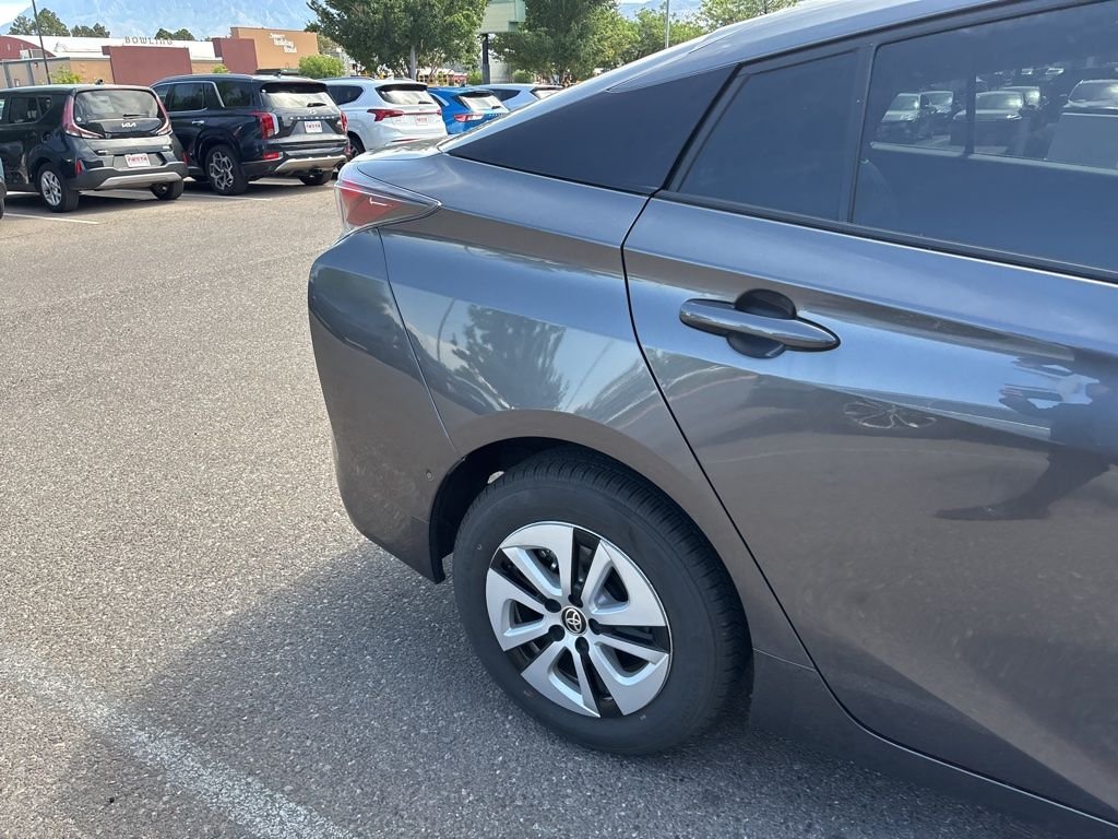 Used 2018 Gray Toyota Two image 15