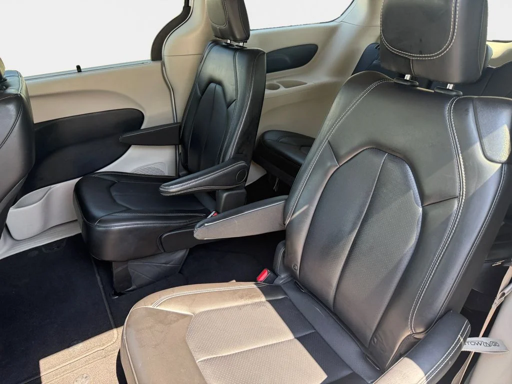 Used 2024 White Chrysler Touring L image 9