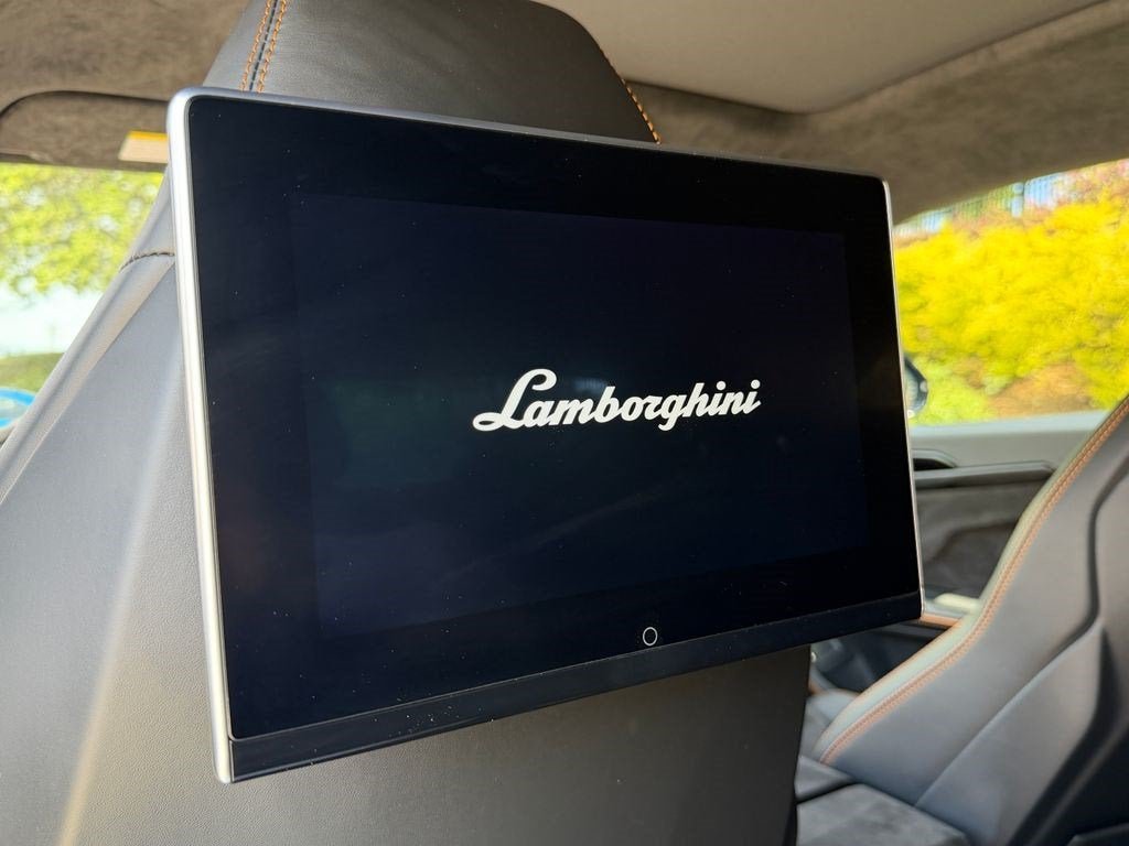 Used 2023 Blu Astraeus Metallic Lamborghini S image 38