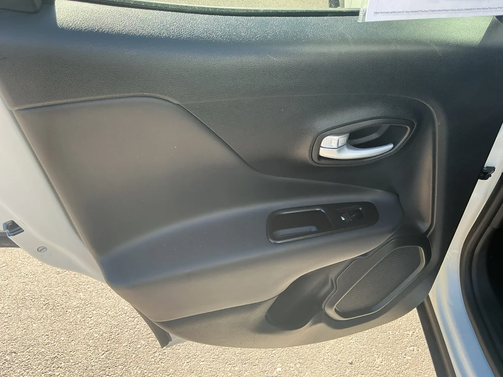 Used 2023 Alpine White Clearcoat Jeep Latitude image 17
