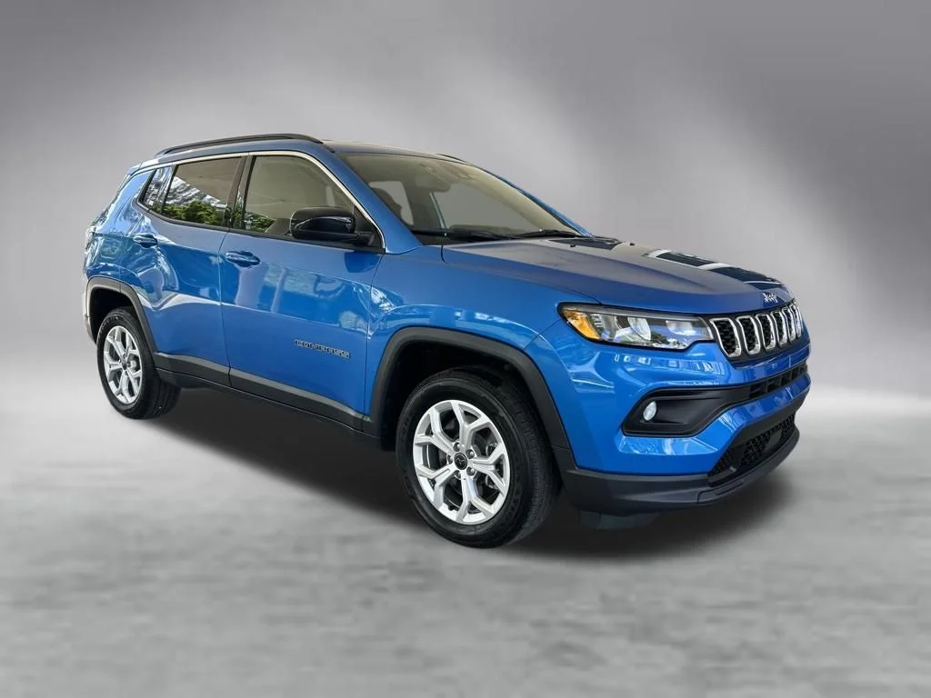 Used 2025 Blue Jeep Latitude image 2