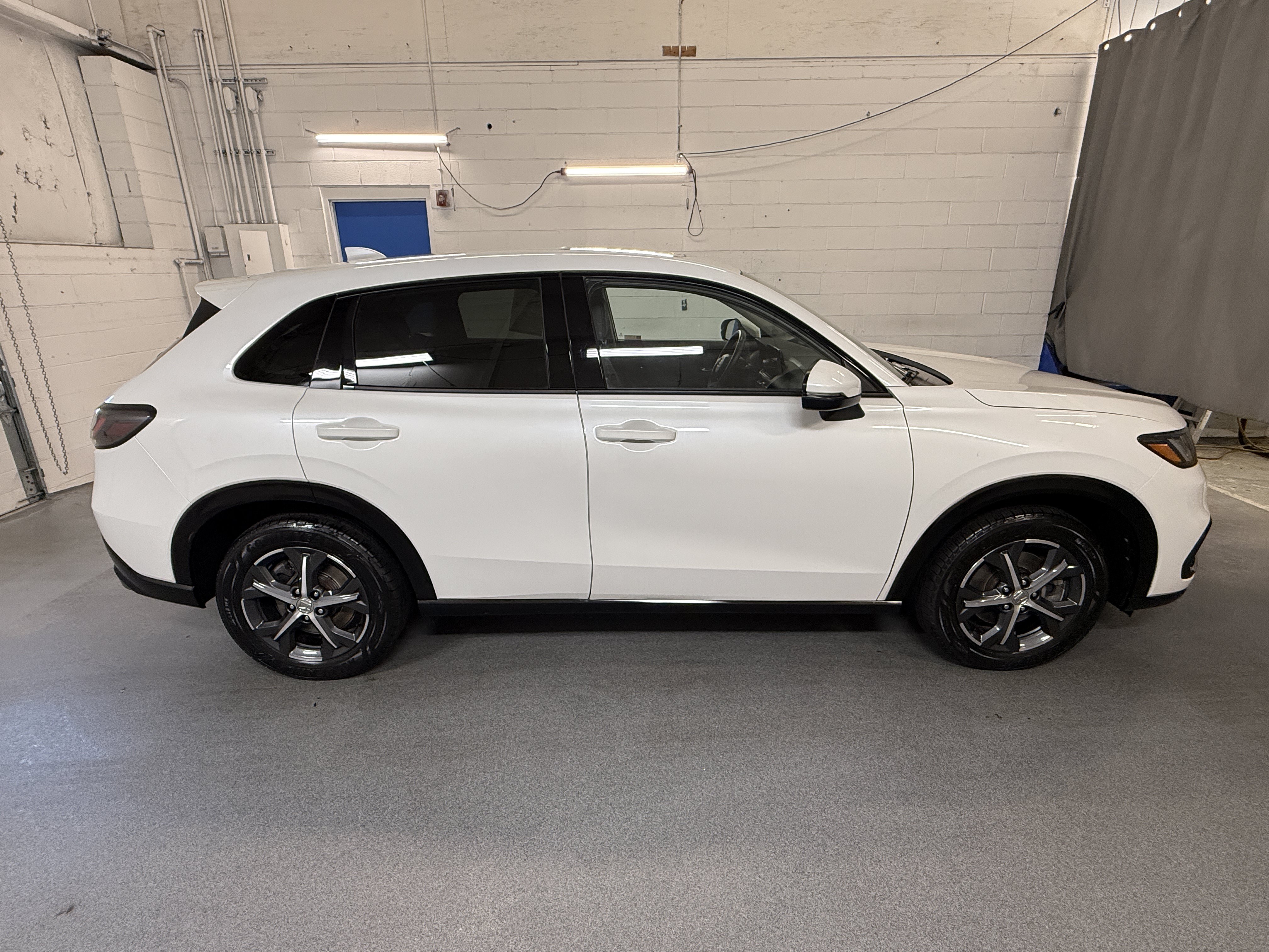 Used 2023 Platinum White Pearl Honda EX-L image 9