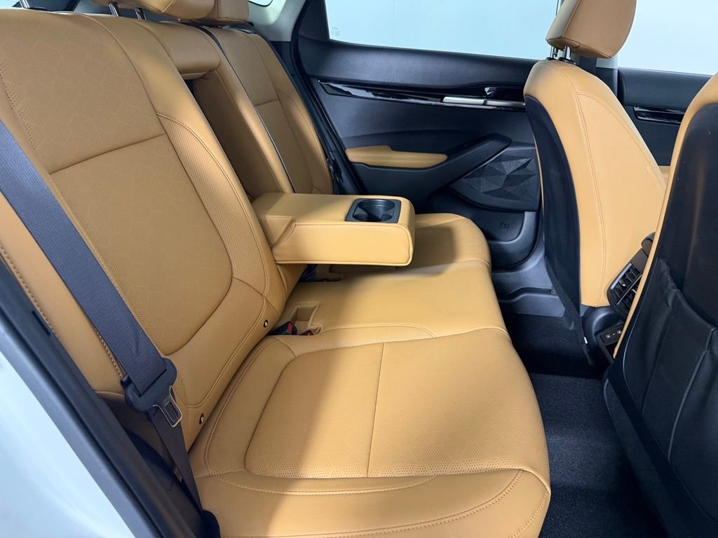 Used 2024 Snow White Pearl Kia SX image 30