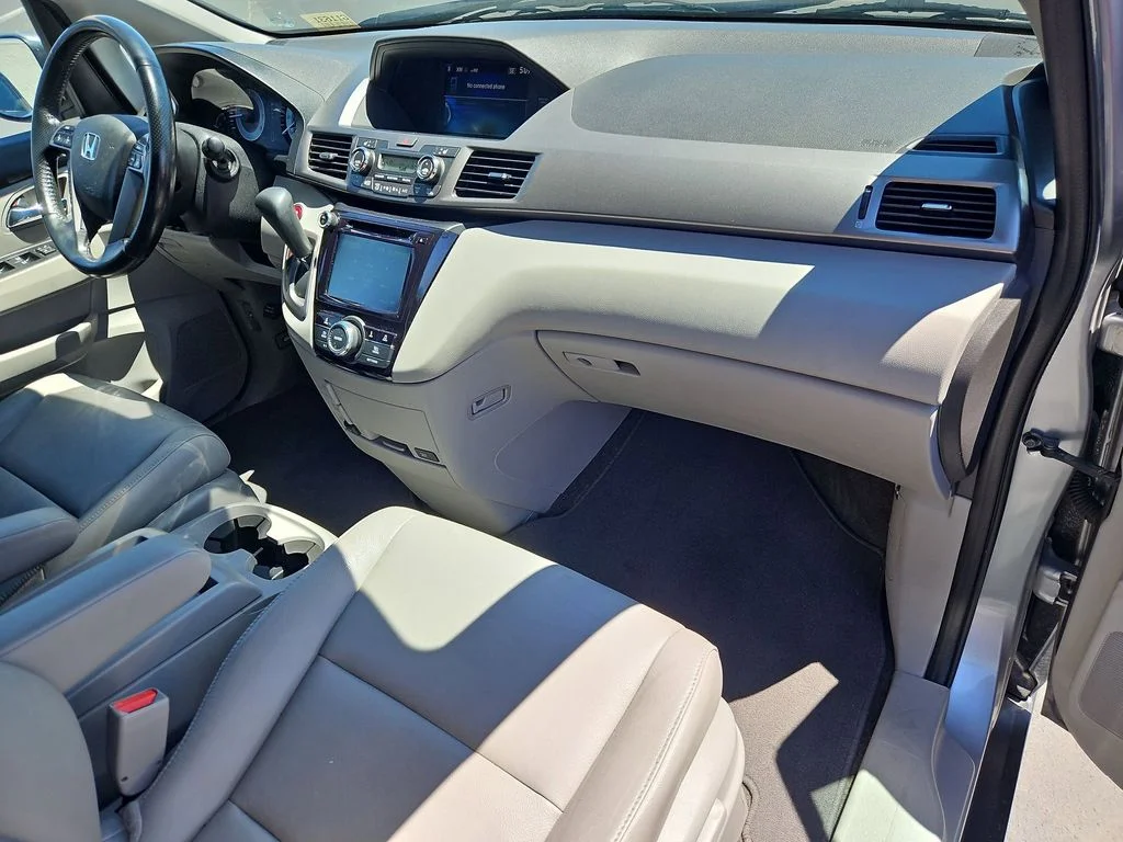 Used 2016 Lunar Silver Metallic Honda EX-L image 29