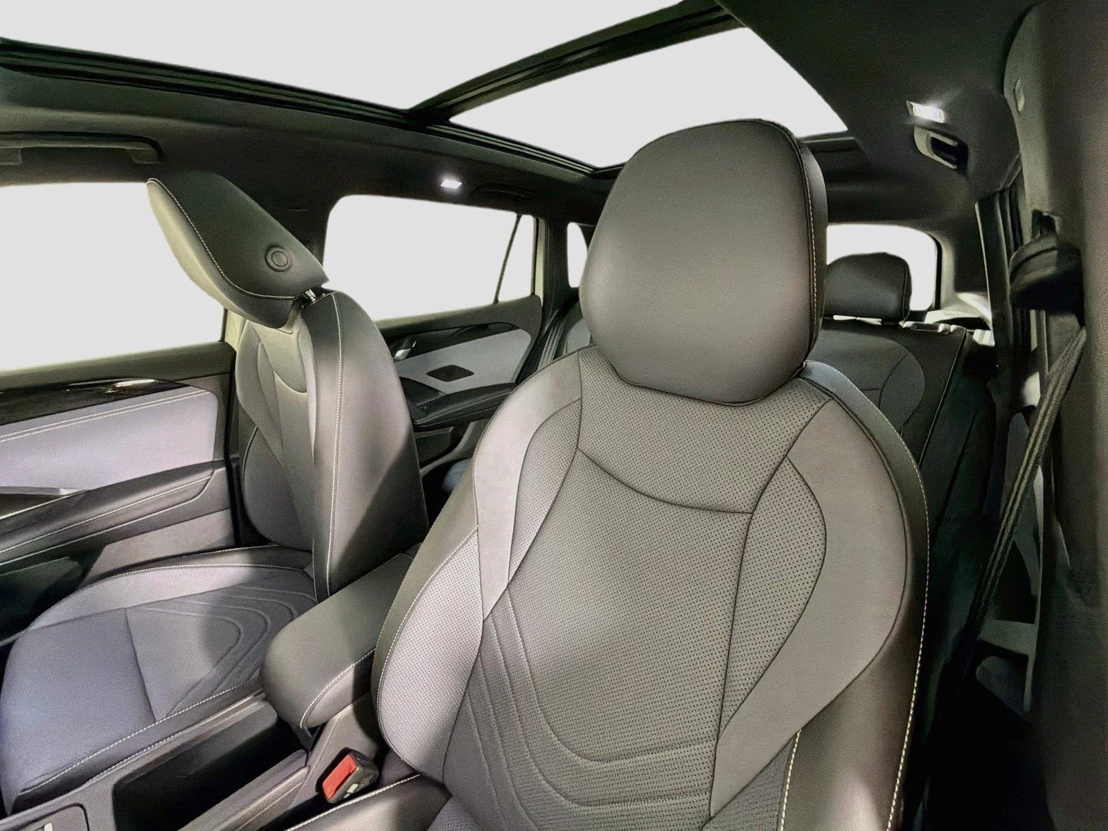 New 2026 Sandstone w/Deep Black Roof Volkswagen SE R-Line Black image 19