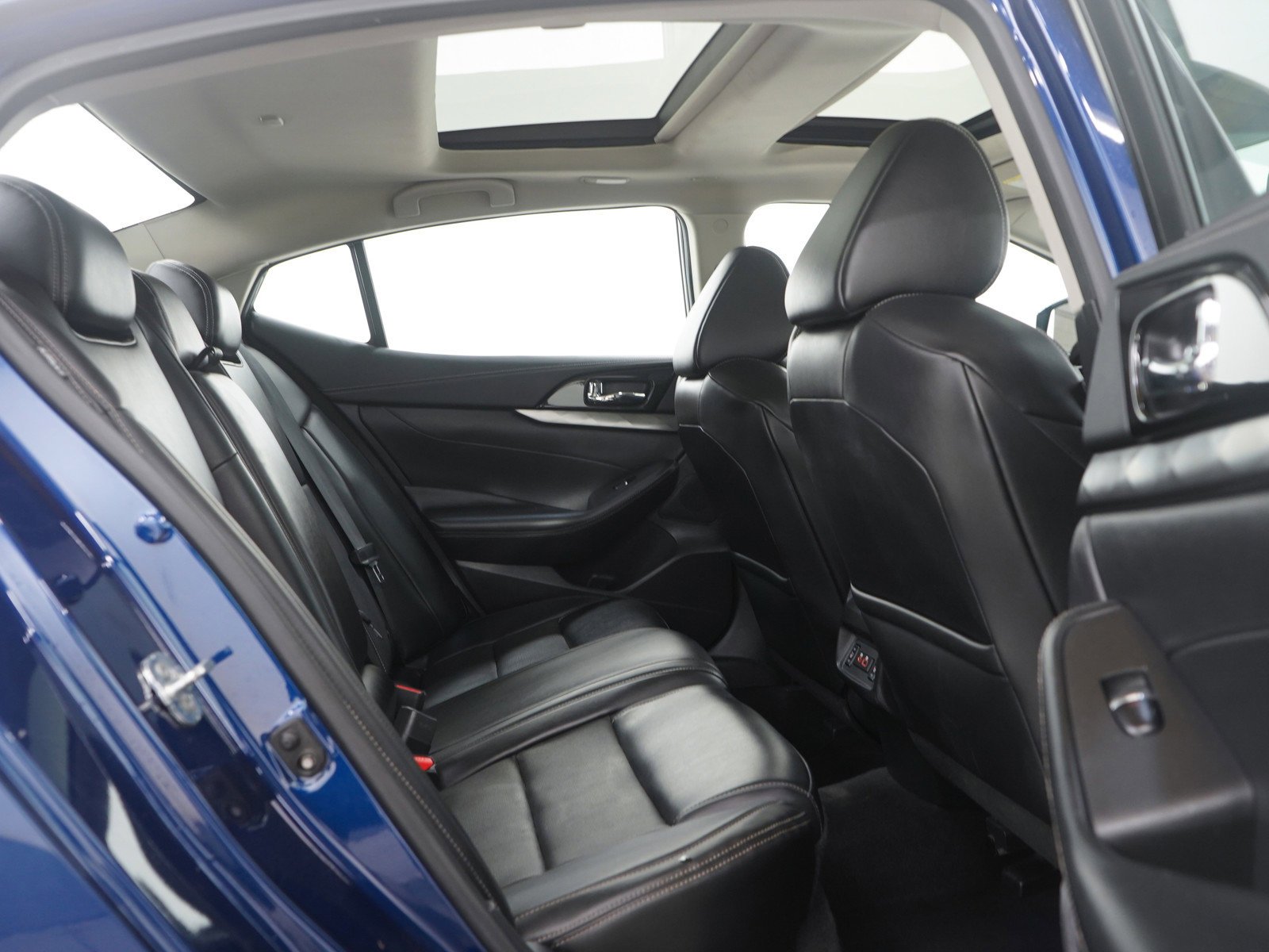 2022 Nissan Maxima SL - Photo 12