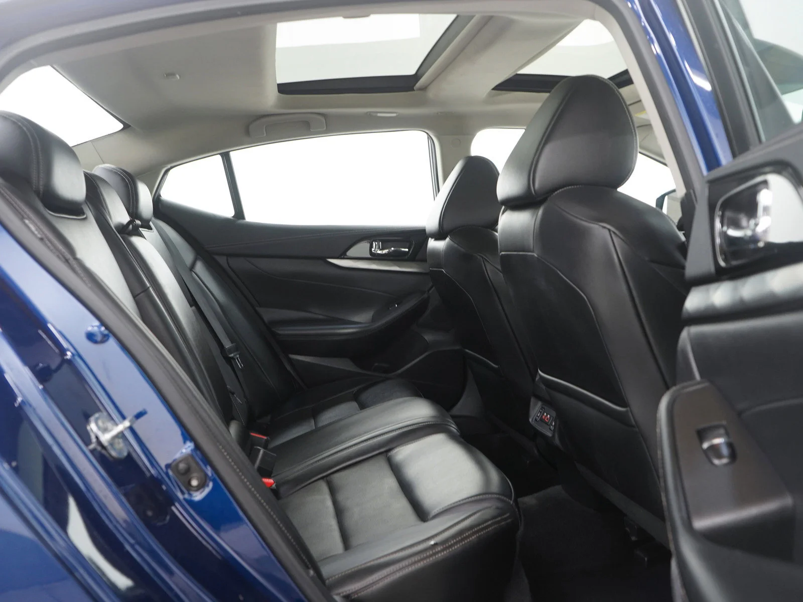 2022 Nissan Maxima SL - Photo 13