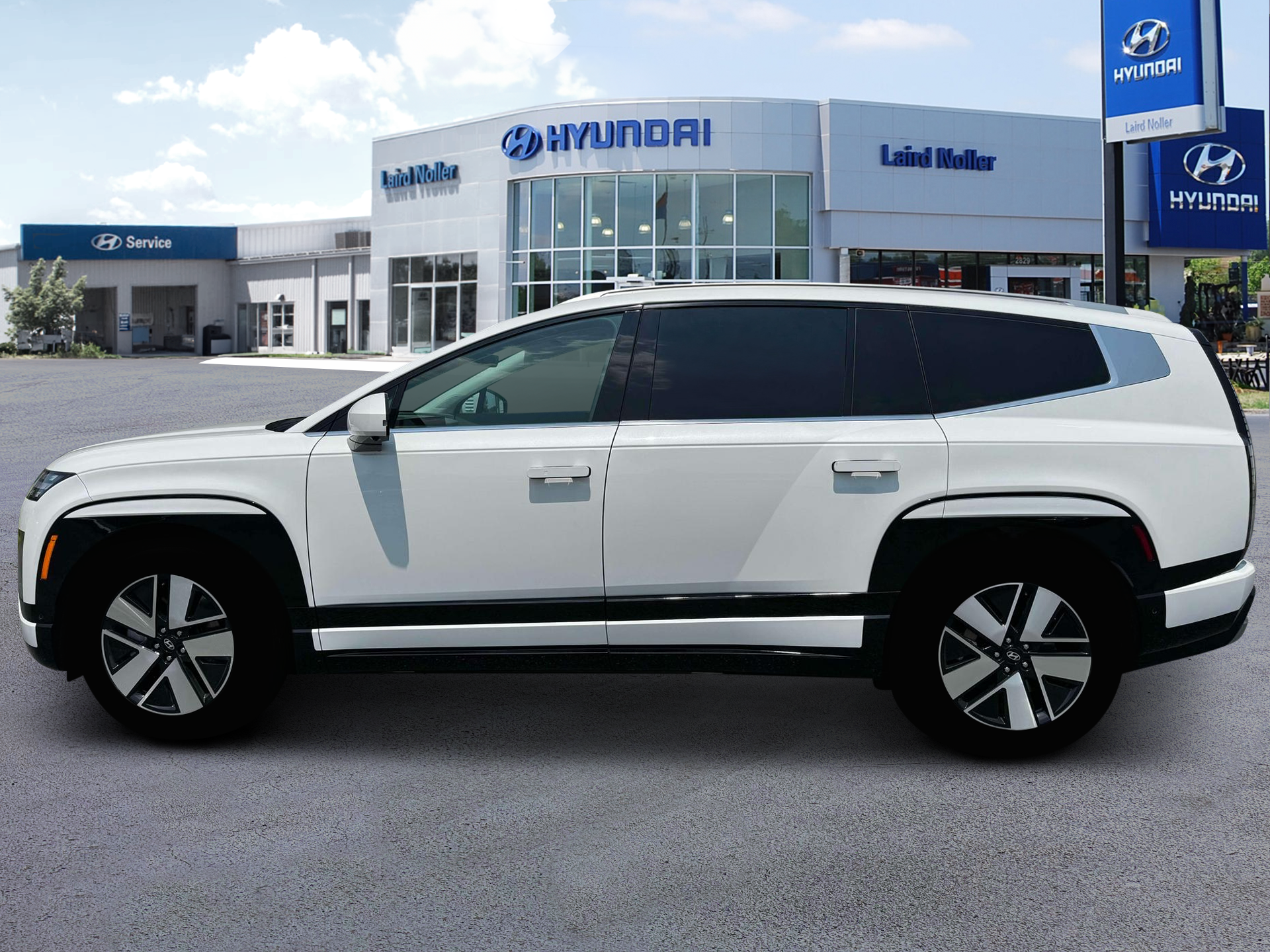 View vehicle photo 3