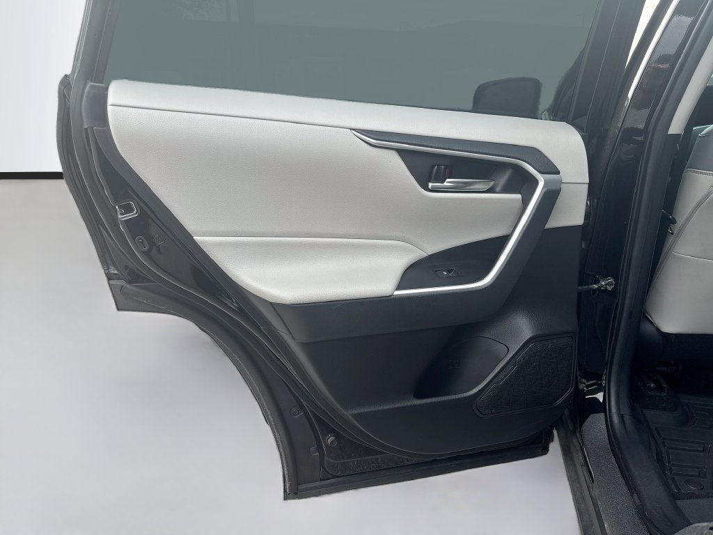Used 2021 Black Toyota XLE Premium image 15
